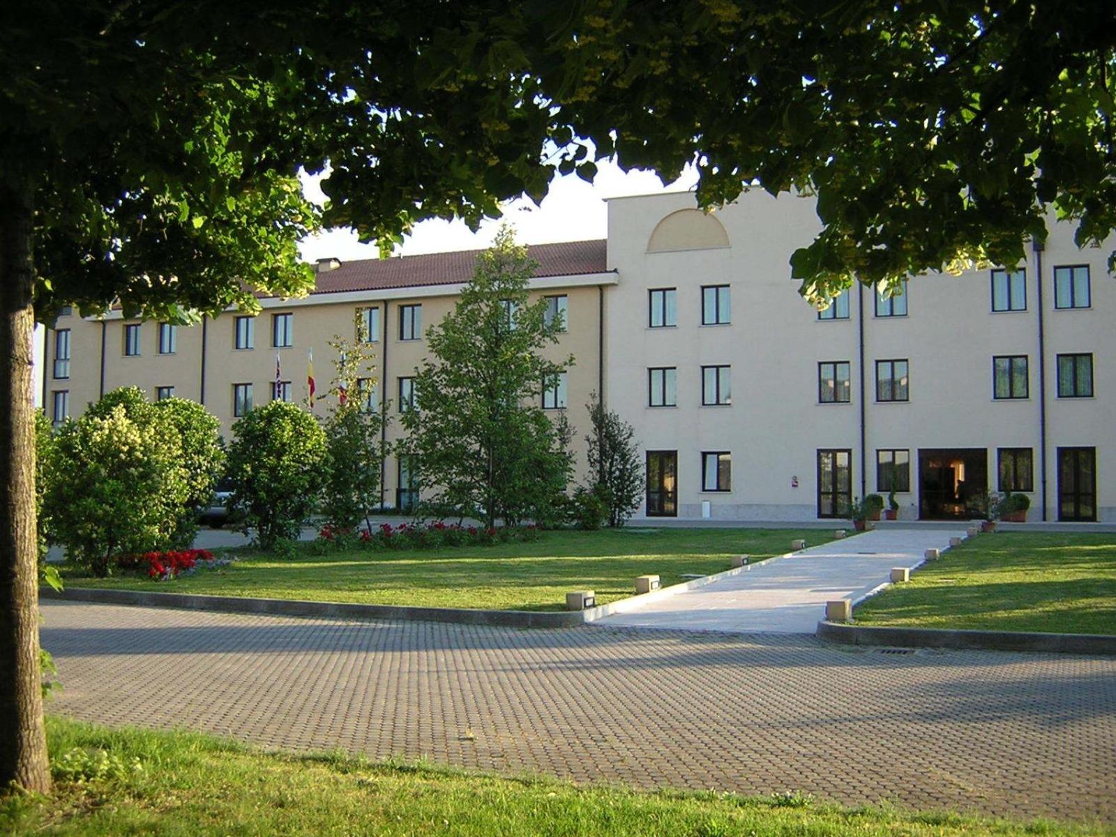 Una Hotels Occhiobello Exterior photo